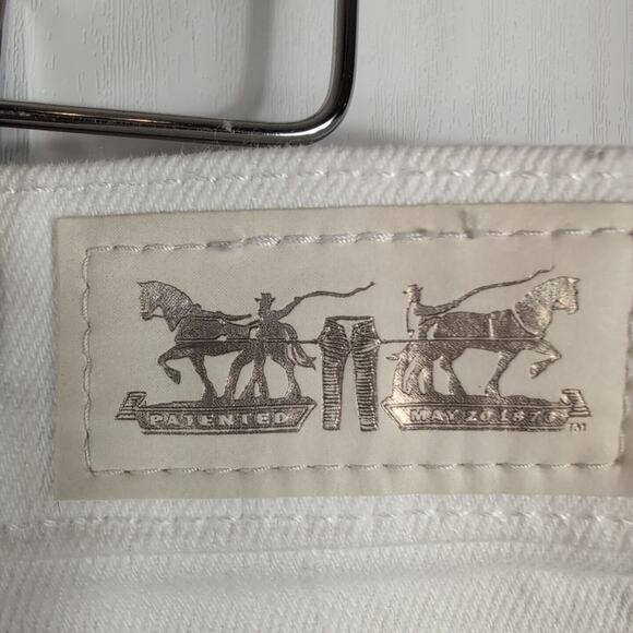 Levi's Womens Capri Jeans White Denim High Rise Pockets Cuffed Stretch Size 8 - Picture 5 of 16